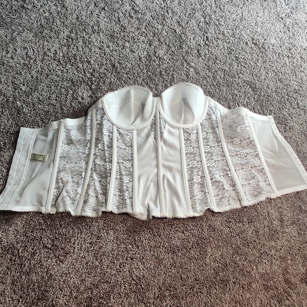 Corset - Picture 4 of 6